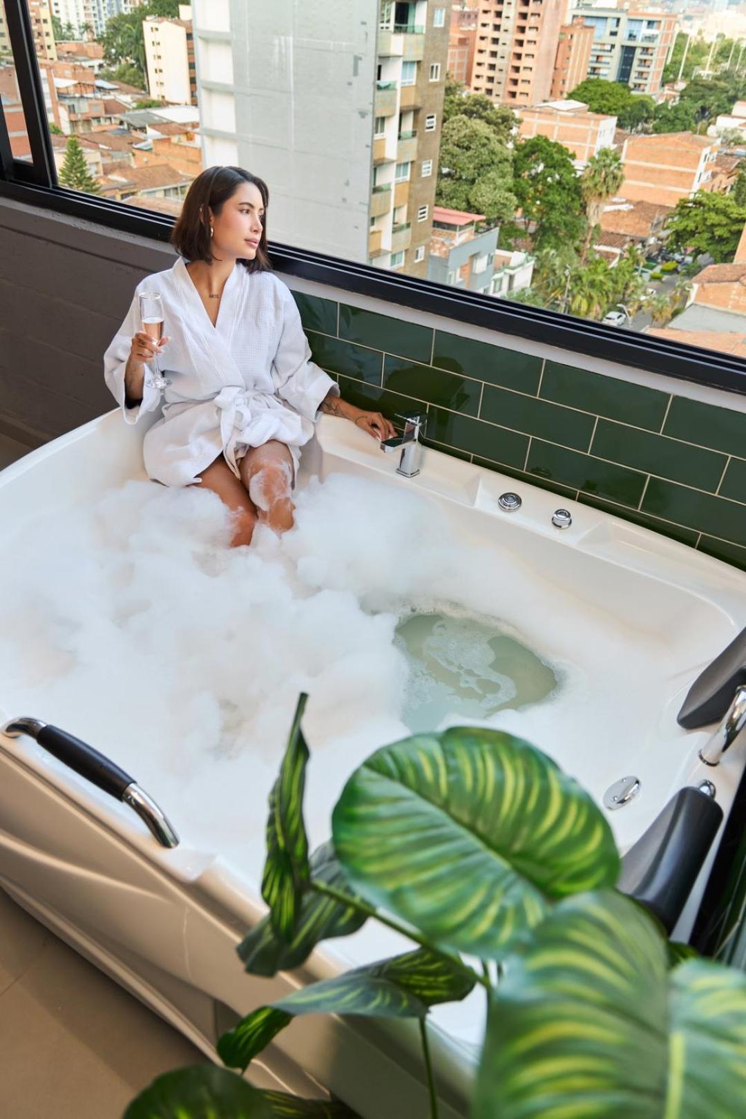 Stadio Comfort Jacuzzi Rosa Negra Aparta-suite Medellín